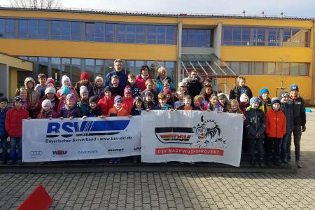 Ein Hauch von Winter: der Bayerische Skiverband zu Besuch an den Schulen in Sünching