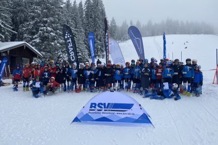 Winterliche Bedingungen beim ersten Rennwochenende Skiliga Bayern Schüler Slalom am Hausberg in Garmisch-Partenkirchen