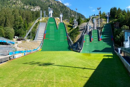 Trainingsbetrieb in der WM-Skisprung Arena Oberstdorf startet