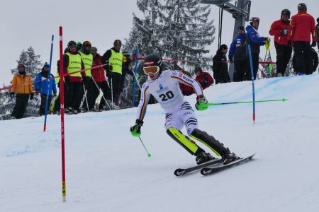 Linus Witte vom SV Bad Aibling wurde am Götschen Deutscher Jugendmeister bei der Alpinen Kombination in der Klasse U 18. Mit einem Top Slalomlauf konnte er sich am Ende auf Platz eins schieben.