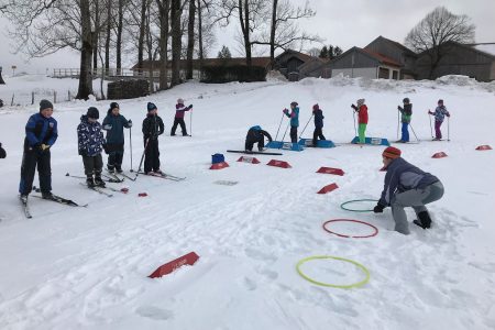 Schulsport an der frischen Luft: Langlauf-Aktionstag an der Grundschule Wackersberg