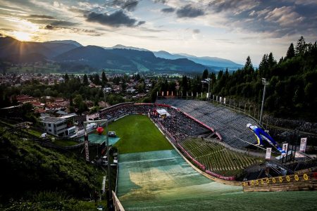 Internationales Nachtspringen powered by Audi quattro in Oberstdorf