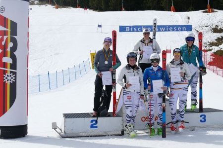 v.li. auf dem Stockerl Viktoria Rebensburg, Veronique Hronek, Michaela Wenig und vorne v.li. Kathrin Hirtl-Stanggassinger, Andrea Filser und Meike Pfister