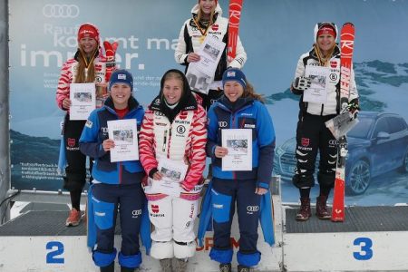 Die Klasse U18 gewann Nora Brand vor Sophia Eckstein (li.) und Leonie Flötgen. Die Ränge vier bis sechs gingen an v.li. Franziska Schelle, Franziska Berger und Anna Demler.